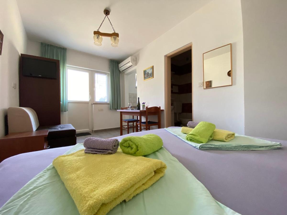 Guest House Dijana Krk Town Buitenkant foto